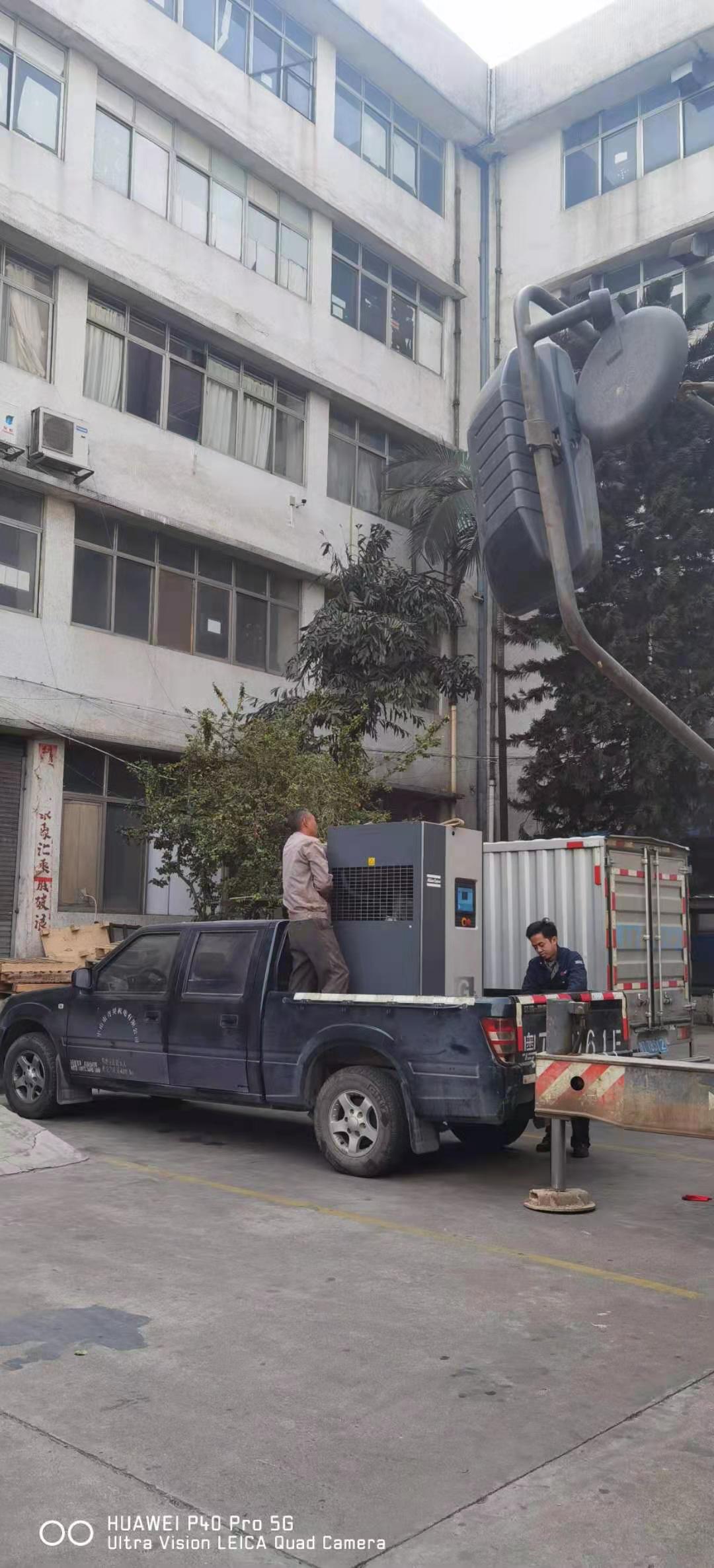 科雅員工休息日也馬不停蹄，淘汰落后機(jī)器，對(duì)設(shè)備進(jìn)行維修保養(yǎng)