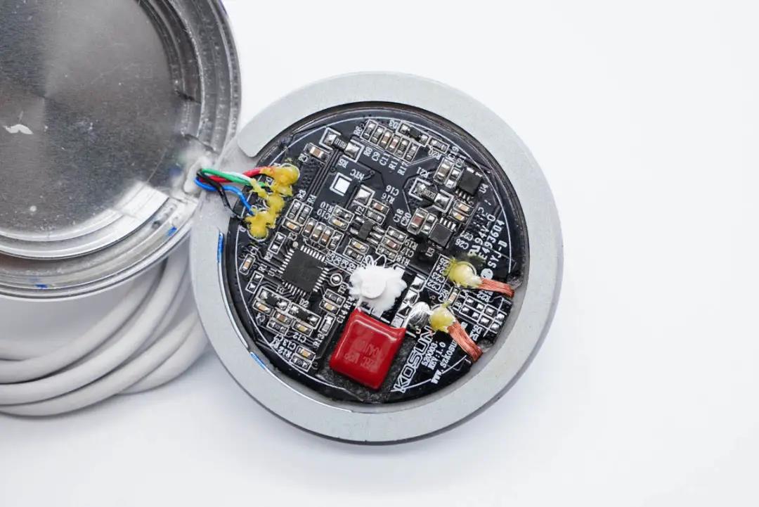 科訊15W磁吸無(wú)線充電器 科訊15W磁吸無(wú)線充電器