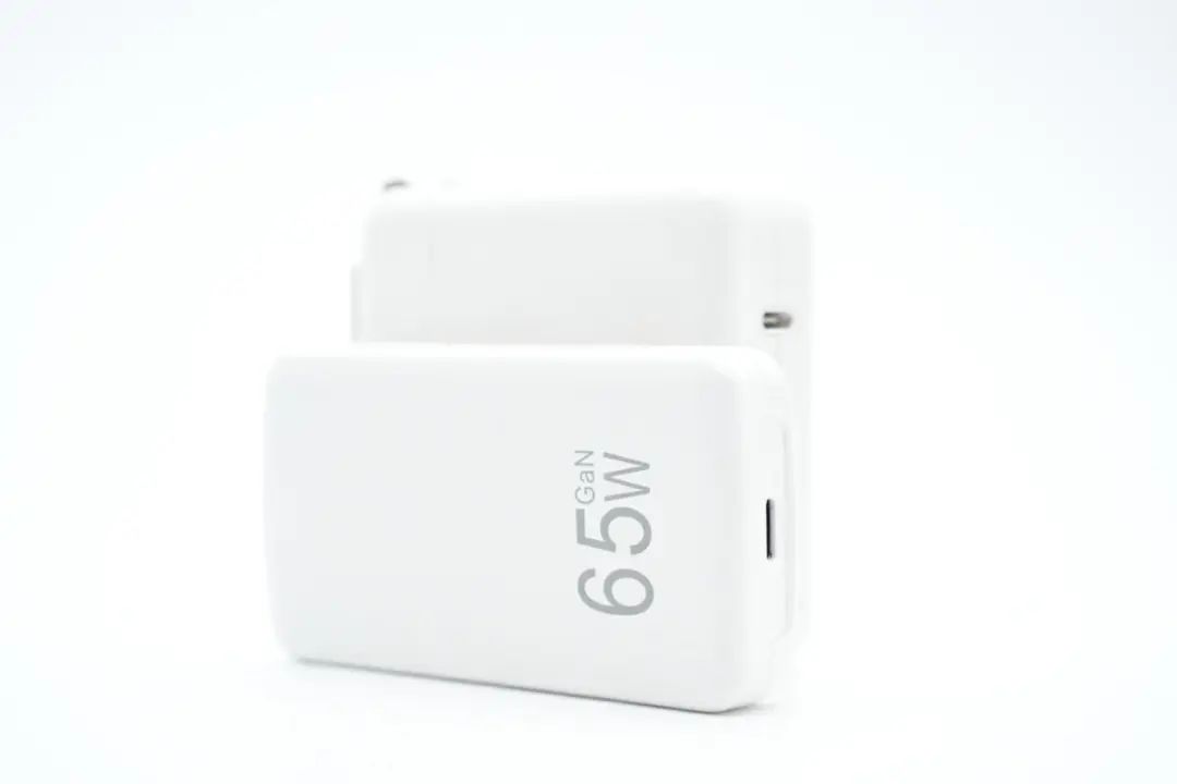 輝越光電65W氮化鎵快充 輝越光電65W氮化鎵快充