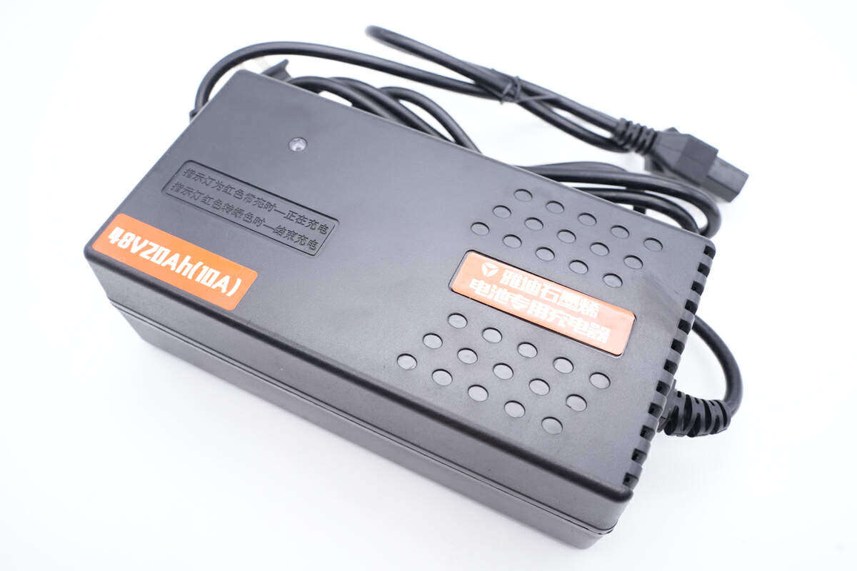 雅迪充電器 雅迪充電器