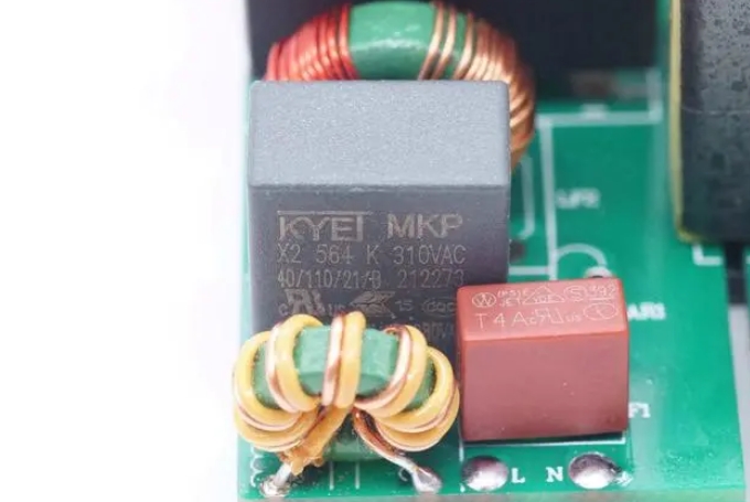 超低噪音X2安規(guī)電容器 超低噪音X2安規(guī)電容器