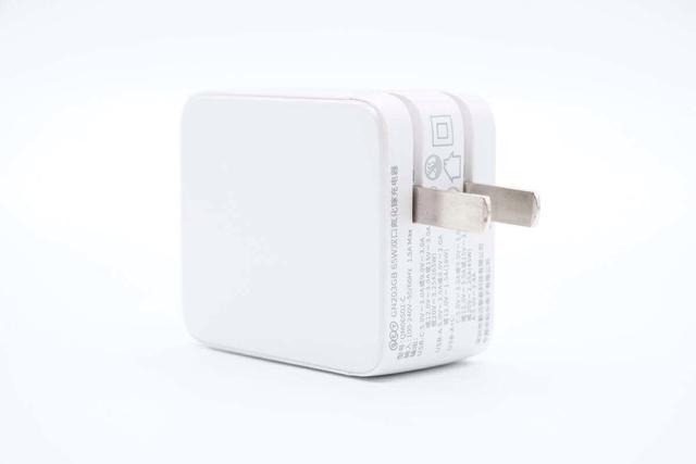 1729059598131229.jpeg 01充電器外觀.jpeg