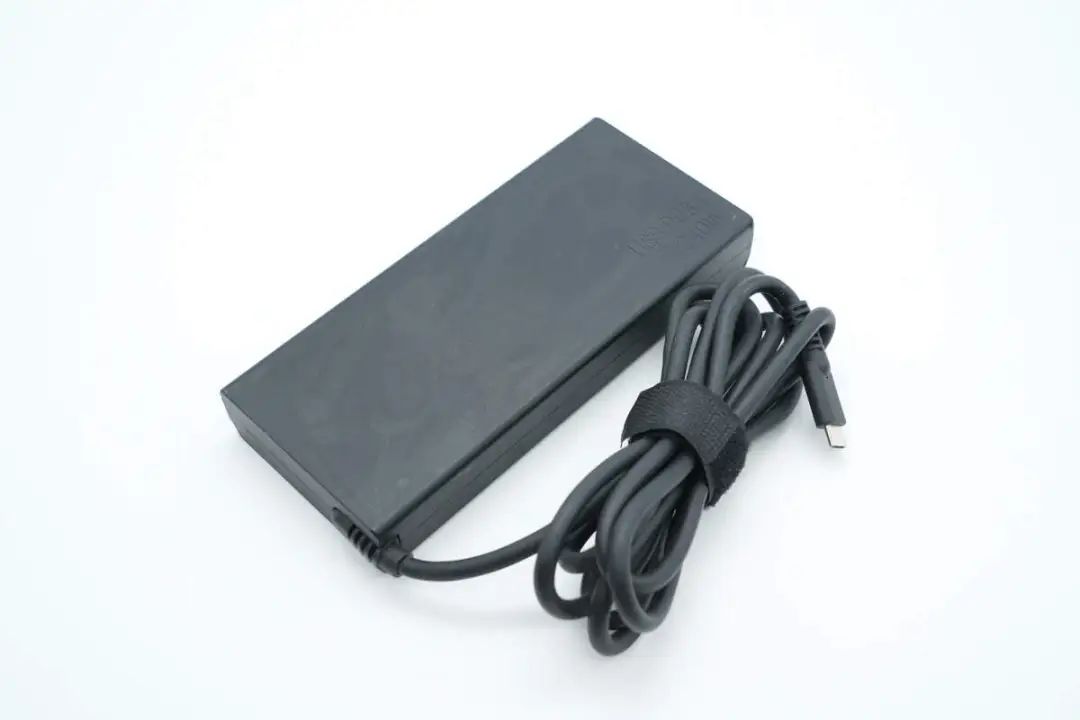 1753692275113592.jpg 臺達240W電源適配器.jpg